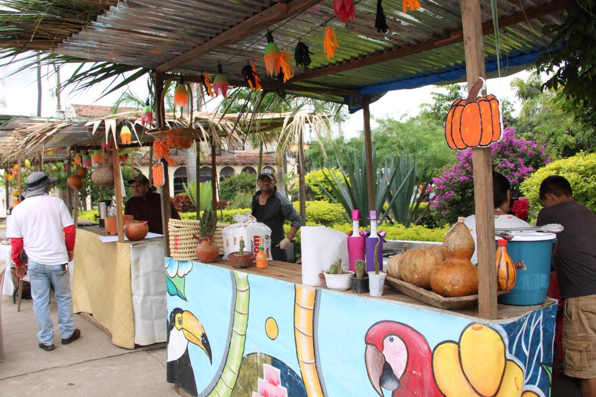 El Tzikin es considerada una festividad entre los vivos y los antepasados, donde se le hace ofrendas, rezos y altares para agradecer el recurso natural del agua. 