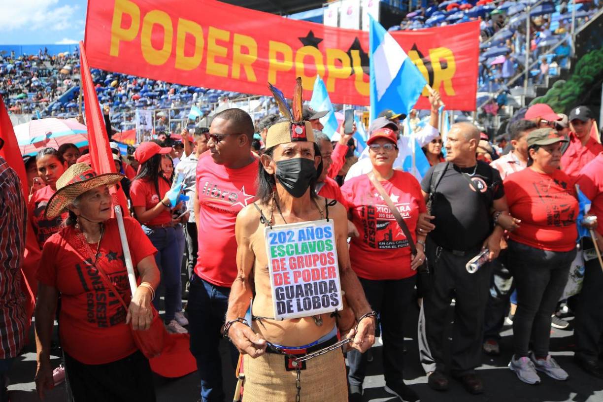 Este “Indio” de la resistencia llegó encadenado.
