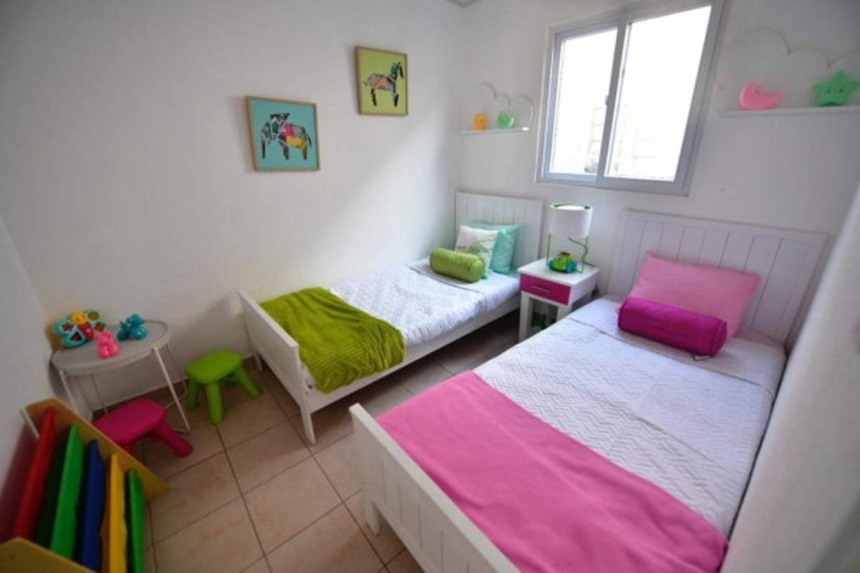 'Desde el principio de estas tormentas comenzamos a trabajar por estas familias. El despacho de la Primera Dama entregó kit lúdicos; dimos apoyo económico para pagar alquiler, pero esto son parches, lo que queríamos era brindar una solución definitiva ', dijo Bukele en un breve discurso.