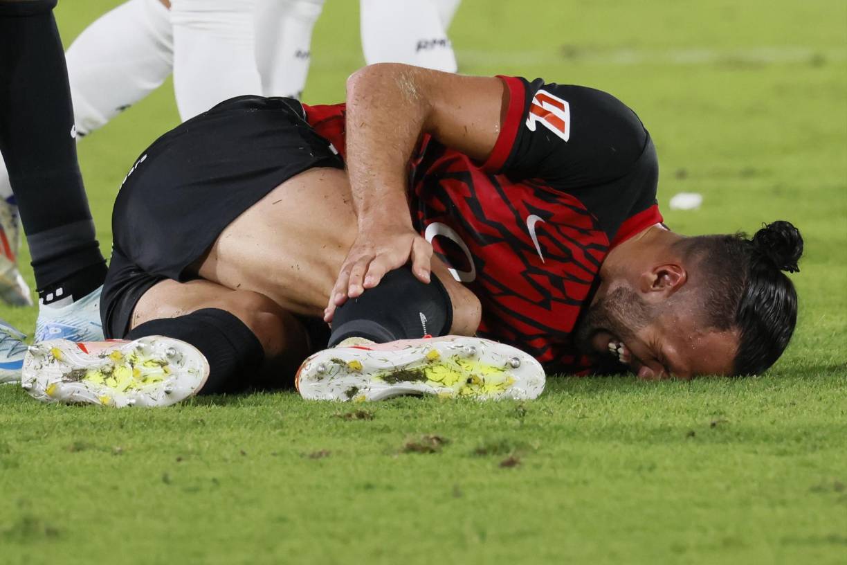 Sobre el final del juego, el delantero Vedat Muriqi recibió una fuerte patada por parte de Ferland Mendy en el último minuto del encuentro.