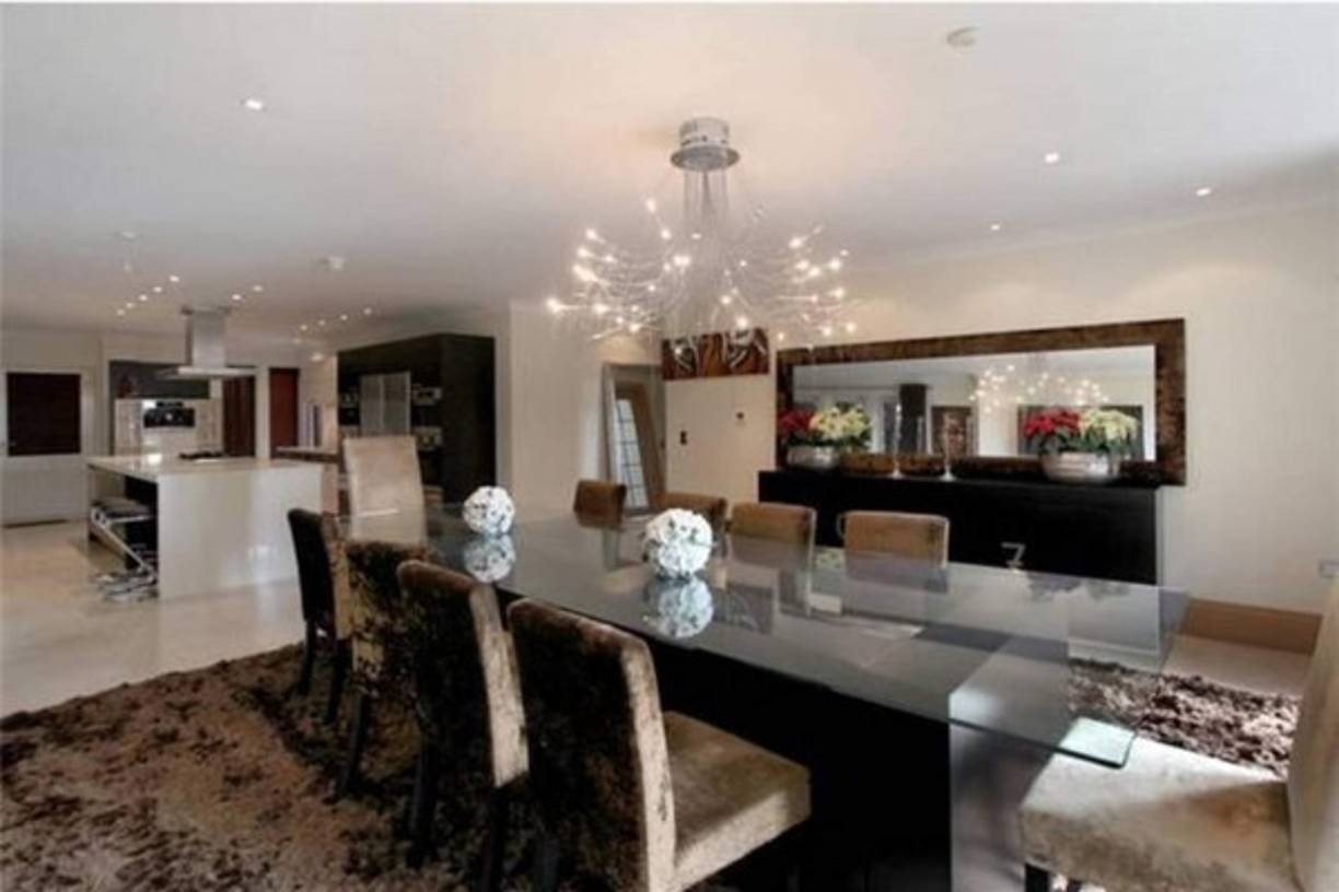 La casa forma parte de un conjunto residencial de 30 propiedades muy similares, todas situadas en Los Lagos, la zona más exclusiva de La Finca. Foto Instagram.<br/><br/>