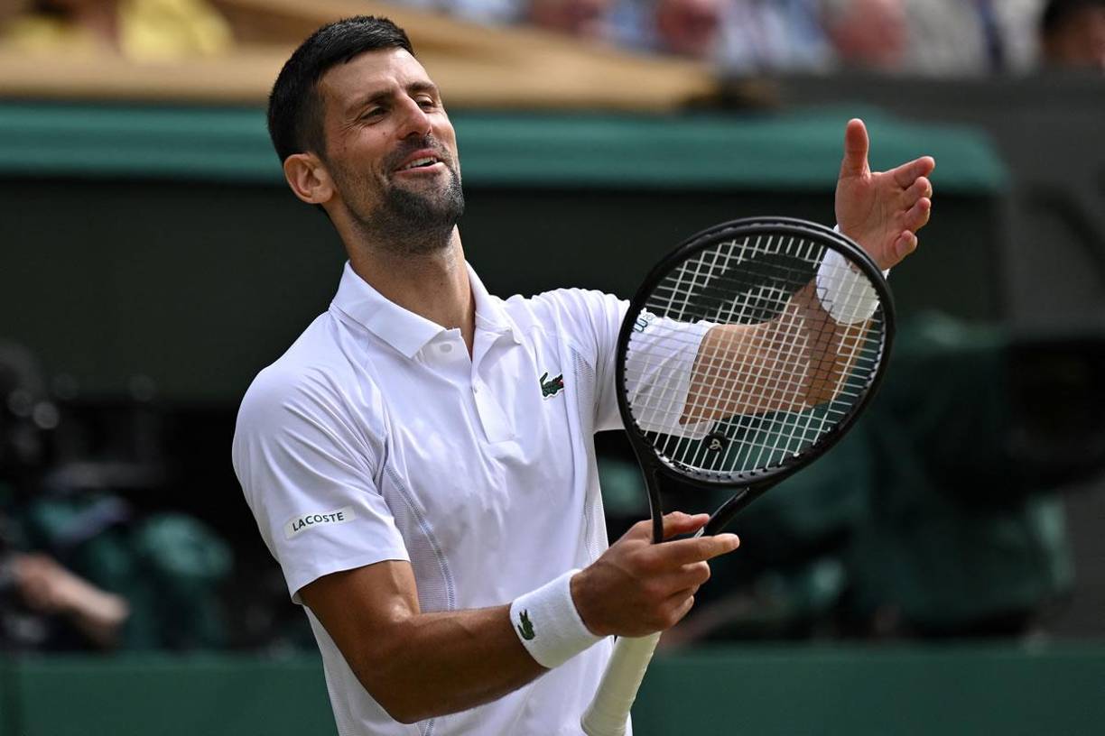 11. Novak Djokovic (tenis) - Ganador de 24 títulos de Grand Slam, récord de semanas como número 1 con 422 y 1110 victorias en partidos individuales masculinos.