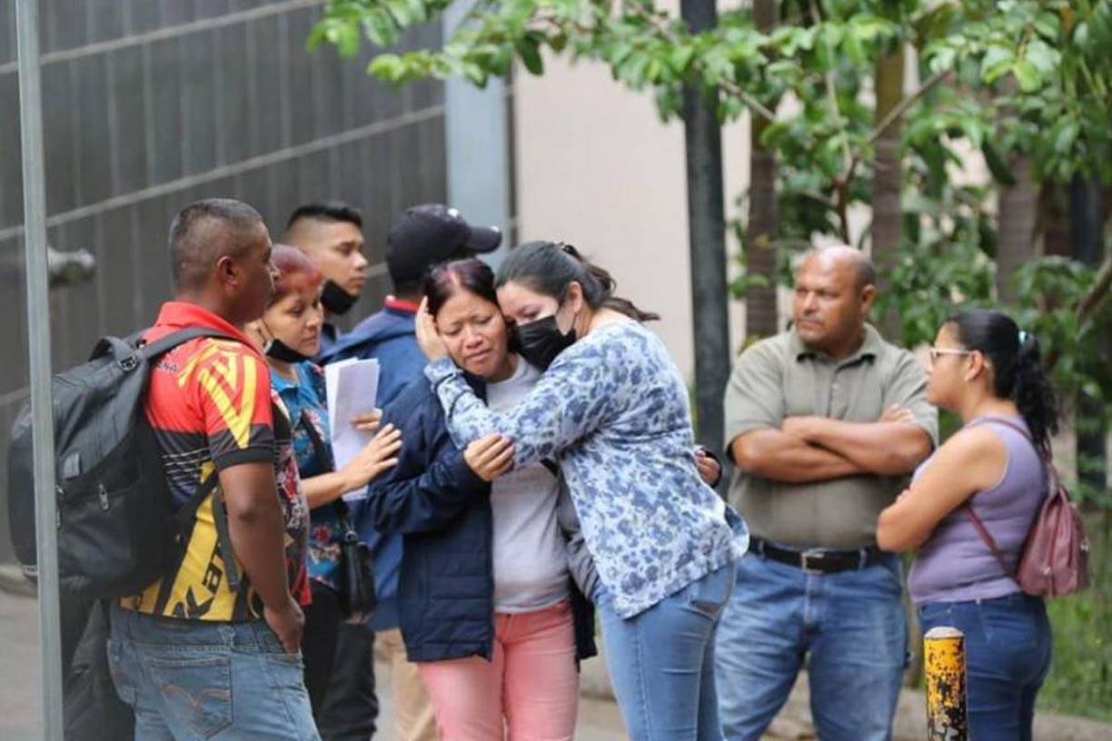 El hombre identificado como Arnold Centeno Ávila, de 28 de edad, sigue hospitalizado con graves lesiones.