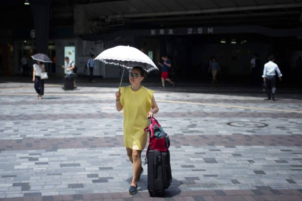 En la capital, los tokiotas tuvieron que soportar temperaturas de hasta 39 grados, alcanzados a primera hora de la tarde.