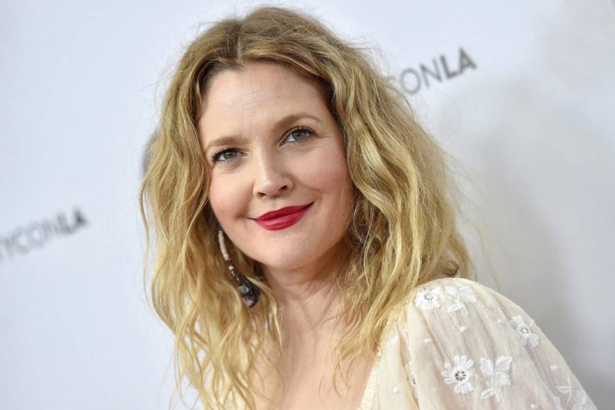 La actriz de 47 años -que tiene a sus hijas Olive, de 10 años, y Frankie, de ocho, con su exmarido Will Kopelman- admitió que su “visión del sexo ha cambiado realmente” desde que era una mujer joven que buscaba “validación” a través de la intimidad, aunque no se arrepiente de sus experiencias pasadas.