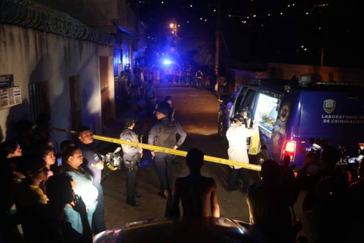 Los atacantes se transportaban en un automóvil verde.