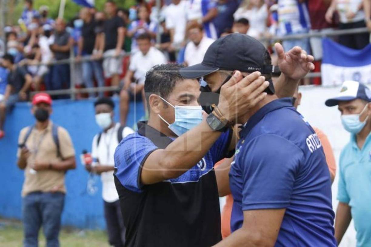 Carlos Padilla, DT del Victoria, le mostró su absoluto respeto al estratega del Atlético Pinares.