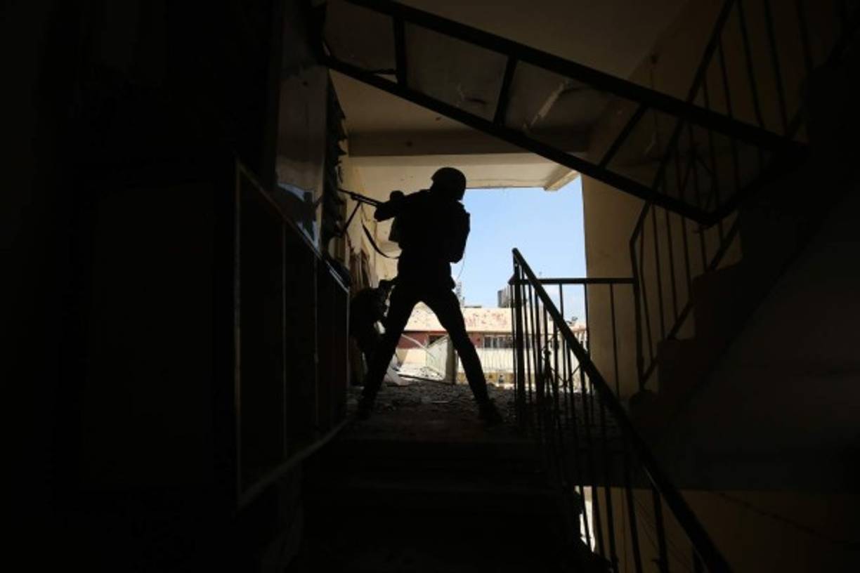 En Irak, la batalla entre el Ejército y los yihadistas del Estado Islámico sigue en Mosul, donde las fuerzas locales avanzan contra los terroristas.