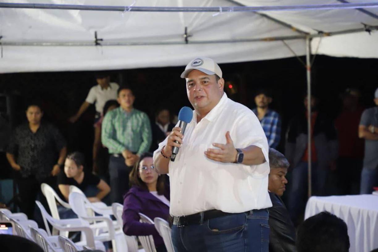 De acuerdo con reportes del <b>sistema 911</b>, los agresores abrieron fuego contra el vehículo de Aldana mientras transitaba por el <b>bulevar Fuerzas Armadas</b>. 