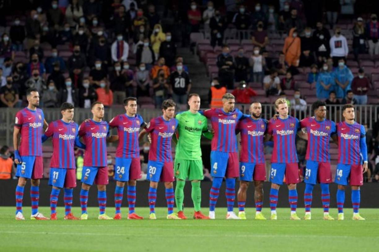 Con este empate el Barcelona, que hace seis días empezó la Champions con una derrota 3-0 en el Camp Nou ante el Bayern Múnich, es séptimo con 8 puntos, a 5 del Real Madrid y a 3 del Atlético (2º).<br/><br/>