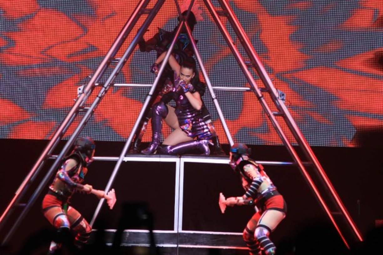 La pirámide egipcia es considerada un símbolo Illuminati y Katy la usa en sus conciertos.