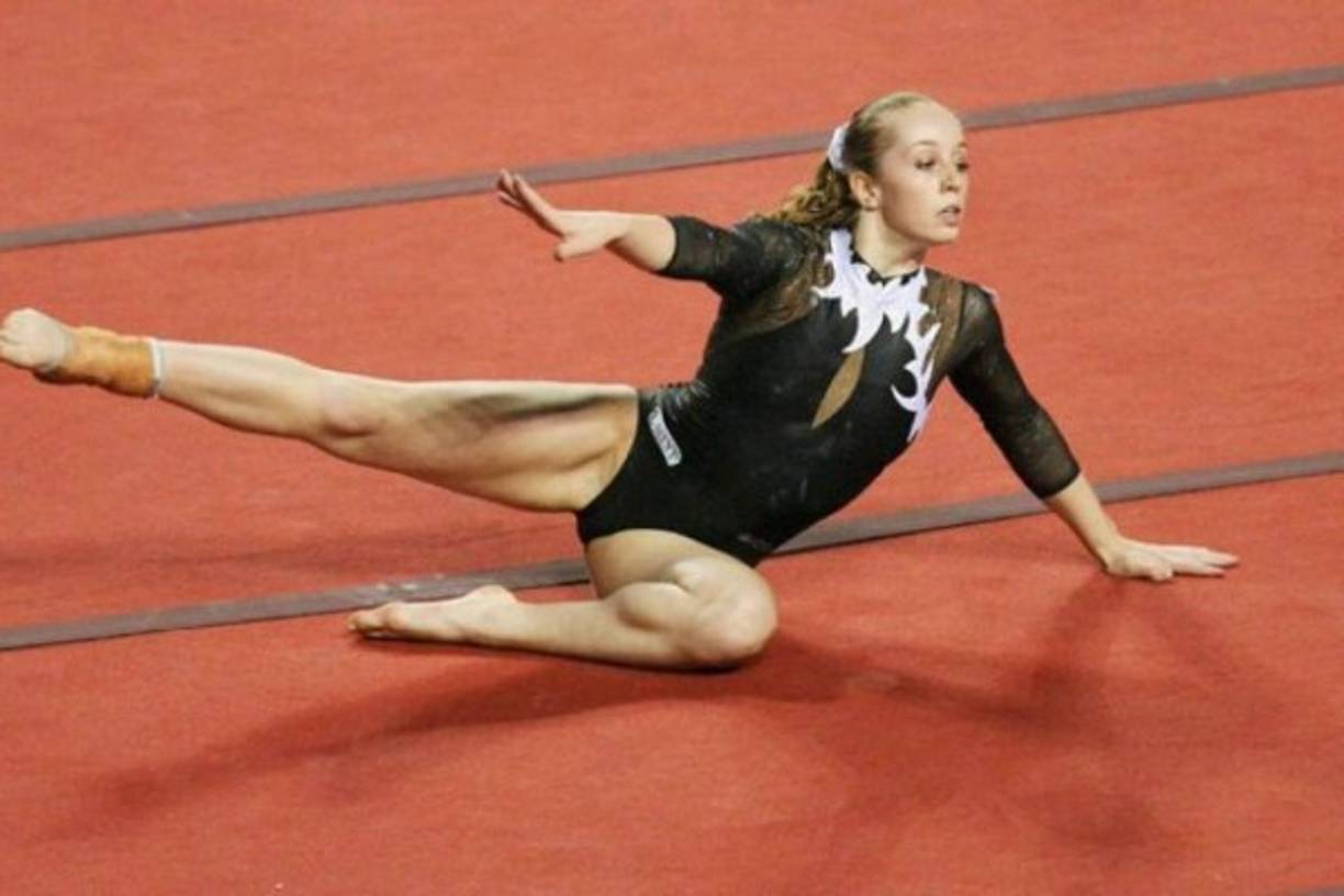 Por este caso, Verona van de Leur fue denunciada y encarcelada. Según algunos medios, en el auto en el que vivía la joven se encontró una notebook con pornografía infantil, así como una arma de fuego.