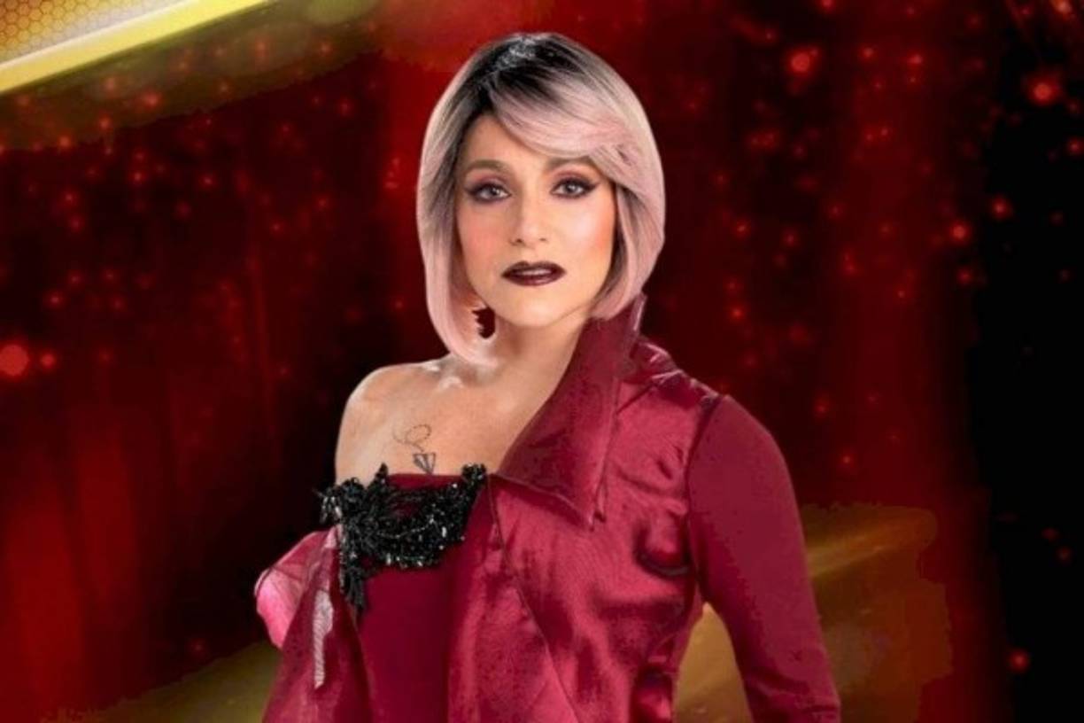 Ambos de regreso en la Ciudad de México comenzaron a vivir juntos en la casa donde Lolita vivía con su madre y su hermana. Se quedaba a dormir y a las 7 de la mañana se salía por el balcón de la habitación de Lolita, tocaba a la puerta y fingía que apenas había llegado.<br/><br/>