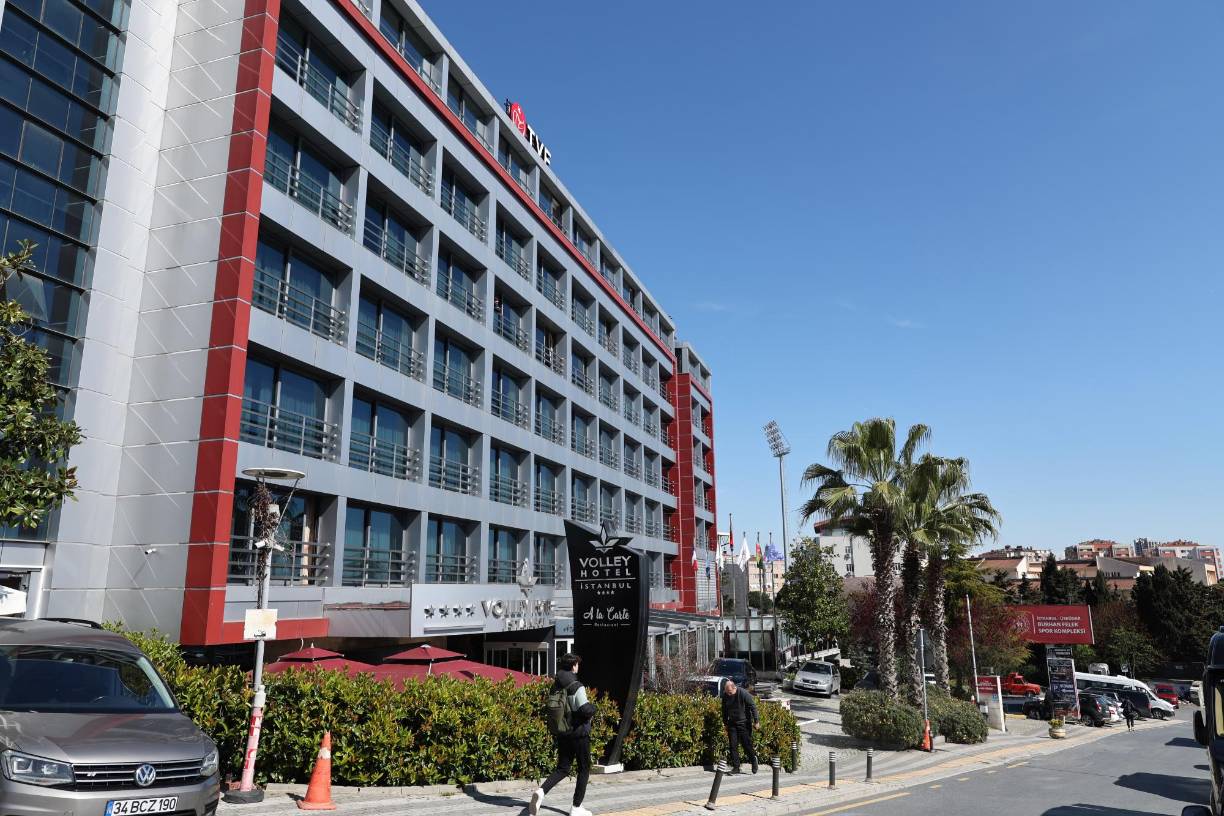 La policía turca, encargada de la investigación, no ha dado una versión oficial de lo sucedido pero, según apuntan medios italianos y turcos, la joven de 18 años podría haberse quitado la vida.