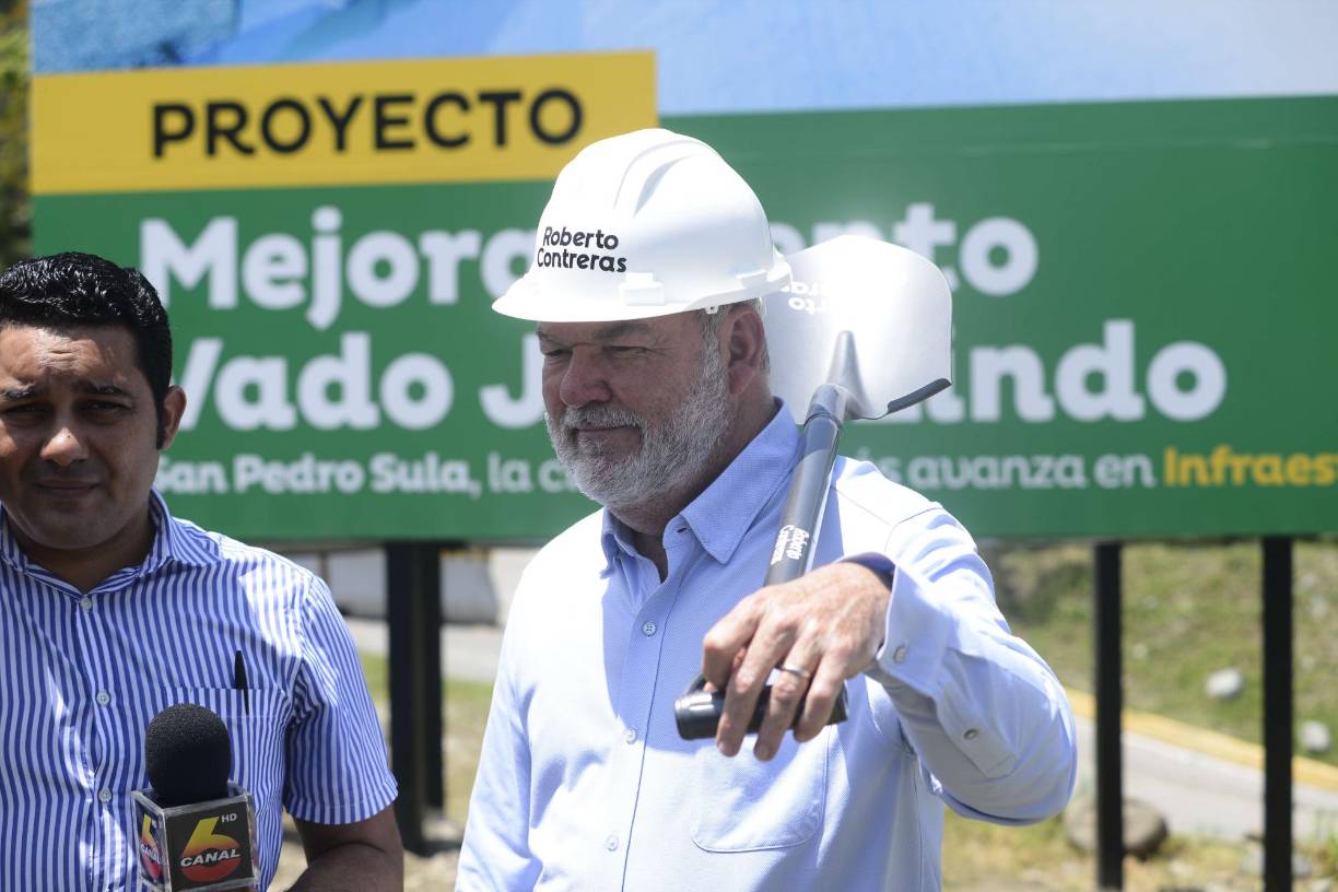 El alcalde de San Pedro Sula supervisó las obras iniciales en el sector. 