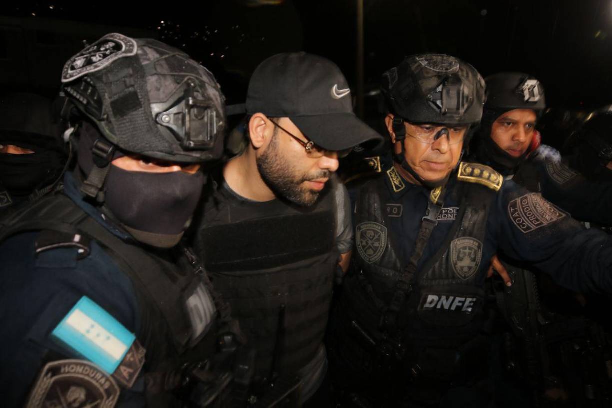 La madre de una de las víctimas indicó llorando que su nieto, de cuatro años, le pide con frecuencia que vayan a ver a su mamá al cementerio.