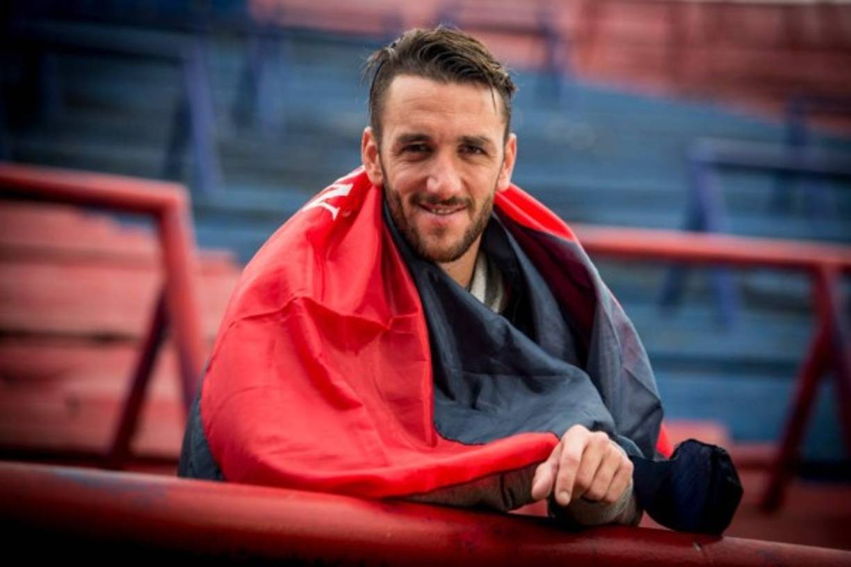 El central argentino Gonzalo Rodríguez, ex Villarreal y Fiorentina, ha anunciado su retirada a sus 36 años, retirándose en el club de su vida, San Lorenzo. 'Lo tenía pensado, despedirme en el club que nací y cerrar el círculo de mi carrera. Estoy convencido de la decisión'.