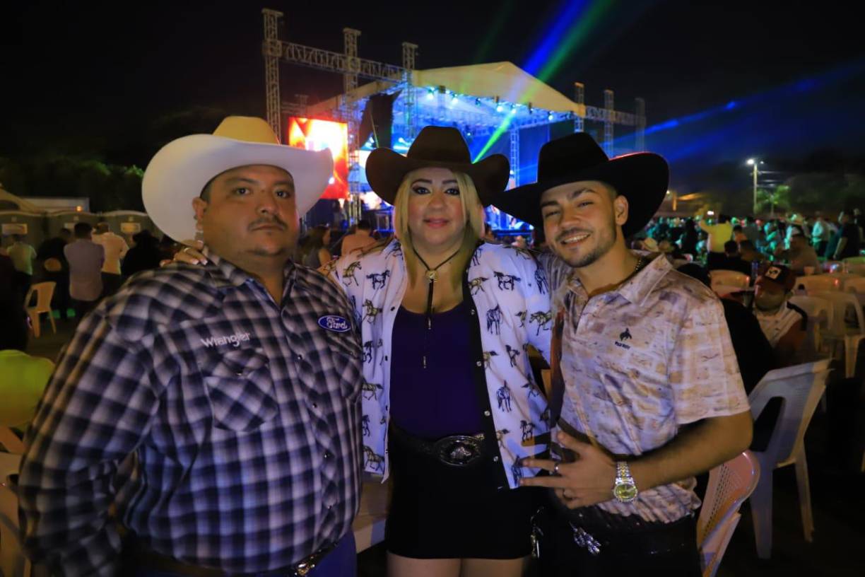 Levis Nieto, Johanna Fernández y Andrez López. 