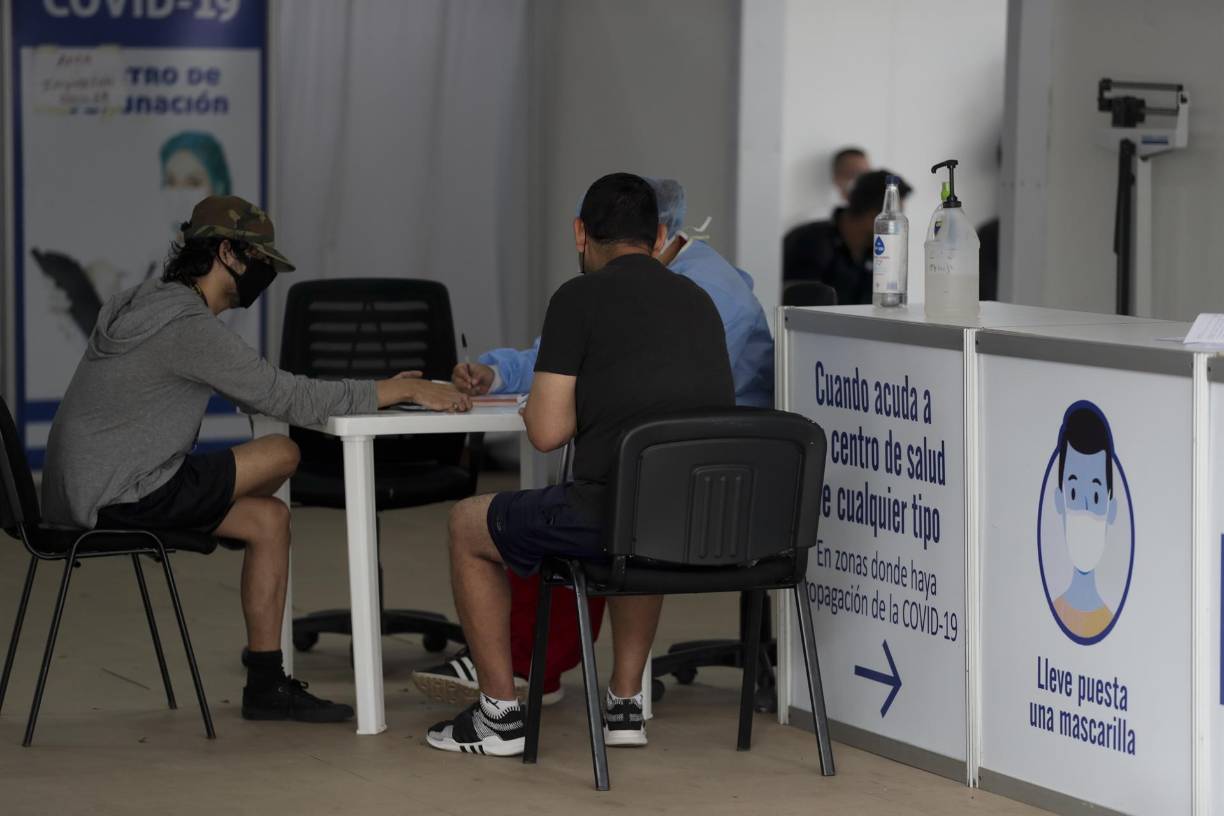 Las autoridades sanitarias calculan que de los cerca de 10 millones de habitantes que tiene Honduras, alrededor de 1,5 millones no se han aplicado ni una vacuna contra la enfermedad, por diferentes razones, pese a que el país cuenta con suficientes fármacos.