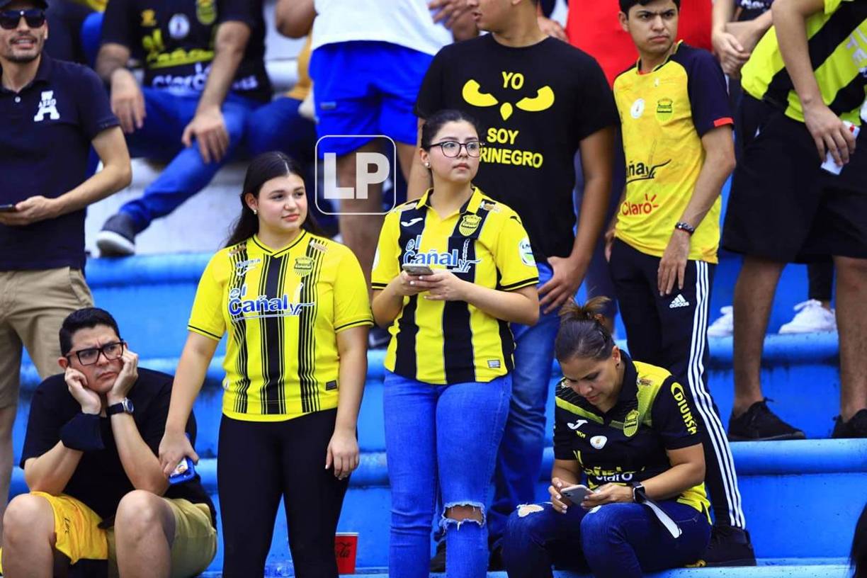 Aficionadas del Real España estuvieron muy atentas al partido.