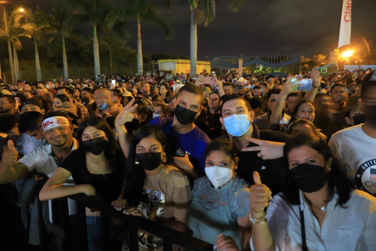 Aunque la mayoría de asistentes eran provenientes de la capital industrial, al evento llegaron fans desde Copán, Olancho, Santa Bárbara y Ocotepeque, entre otros departamentos del país. 