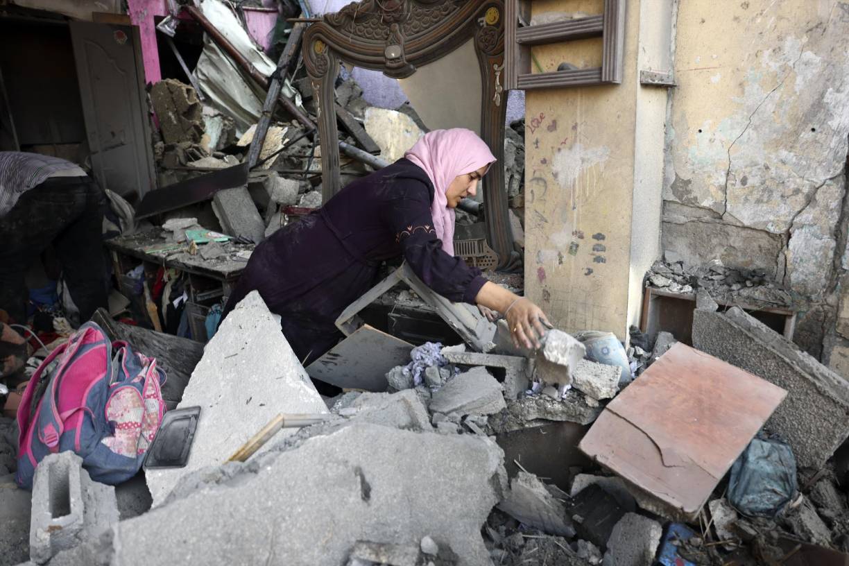 El barrio de Mazen, conocido como Rimal, recibió cientos de ataques israelíes durante la noche y quedó reducido a escombros.
