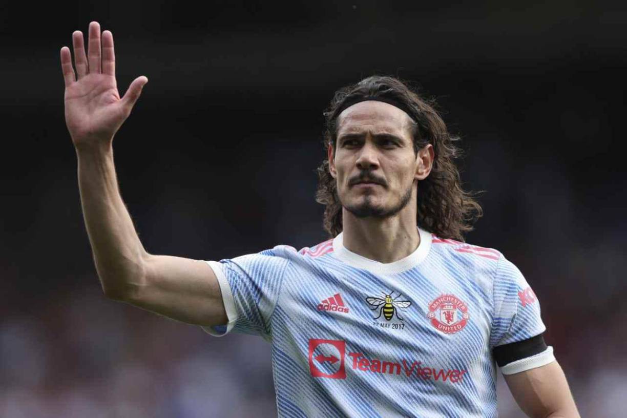 Edinson Cavani decidirá pronto su futuro. El objetivo del delantero uruguayo desde febrero ha sido jugar en la Liga Española, y Valencia y Real Sociedad se pelean su fichaje, informa Fabrizio Romano. Según el periodista italiano, está muy cerca de cerrarse su acuerdo con uno de estos dos equipos, y depende del charrúa, porque ahora se están negociando los términos personales.