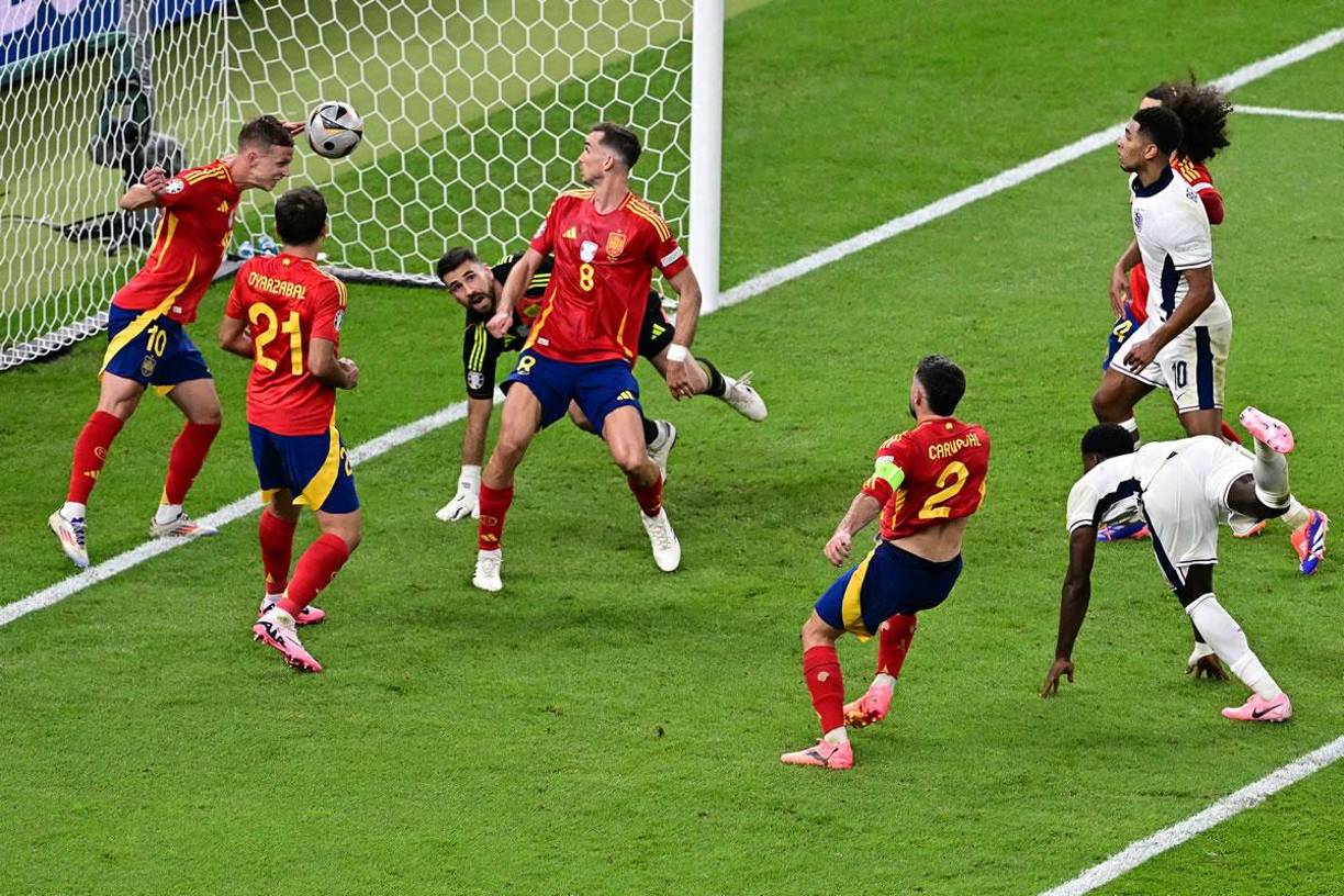 La salvada milagrosa de Dani Olmo en los últimos minutos que evitó el empate de Inglaterra y salvó a España.