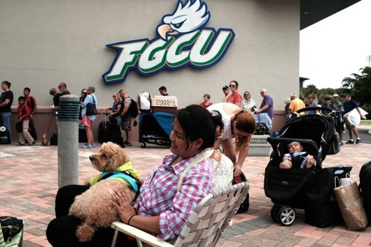 El Senador republicano, Marco Rubio, pidió a los indocumentados ir a los refugios.