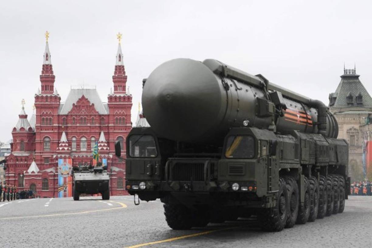 Moscú exhibió ante el mundo el misil balísitico intercontinental RS-24 Yars, el más moderno de Rusia, en servicio desde 2010. Puede llevar armas termonucleares a una distancia de 11.000 kilómetros.