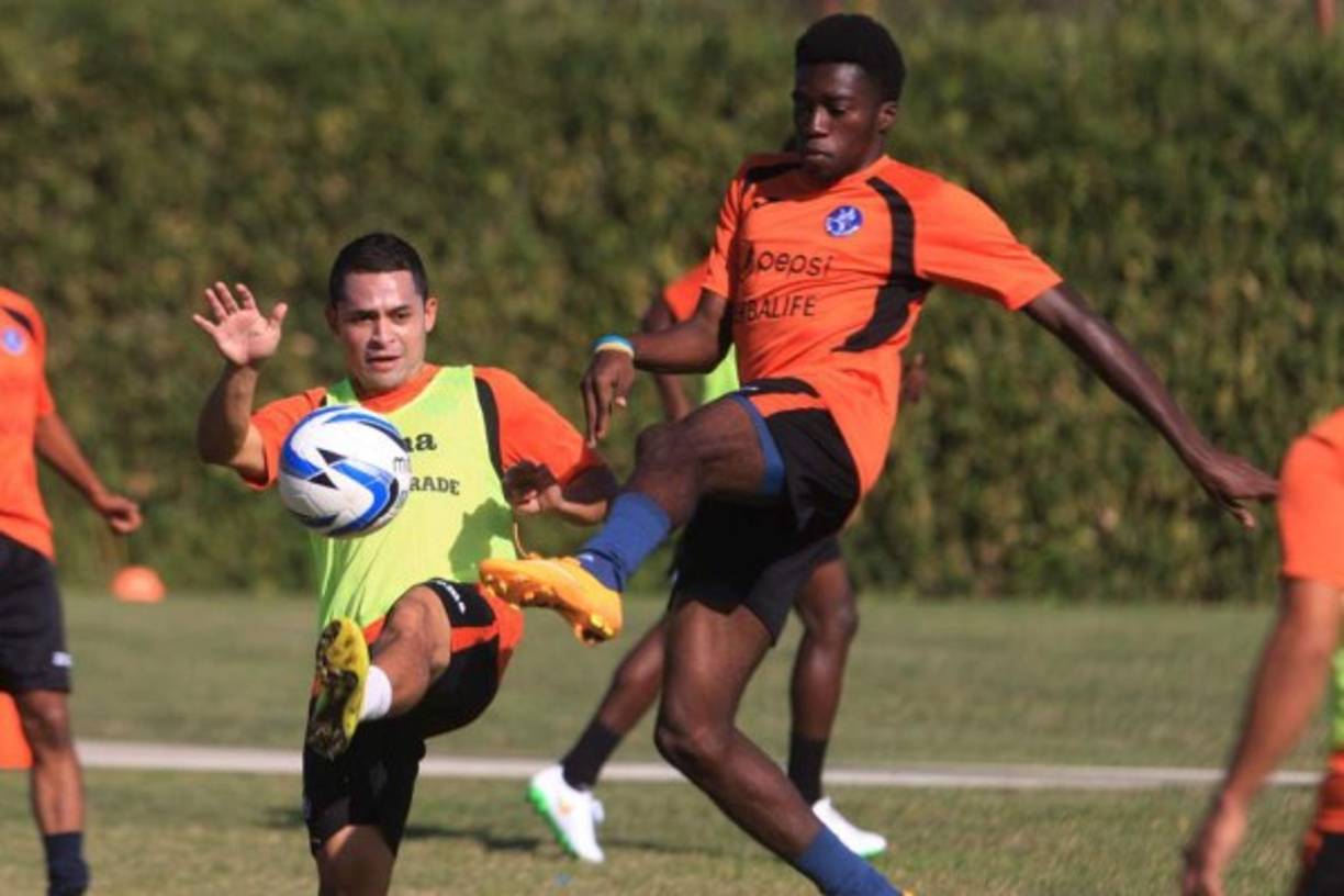 El Real de Minas está intentando la cesión a préstamo del lateral Klifox Bernárdez (derecha), quien por falta de minutos podría salir del Motagua.