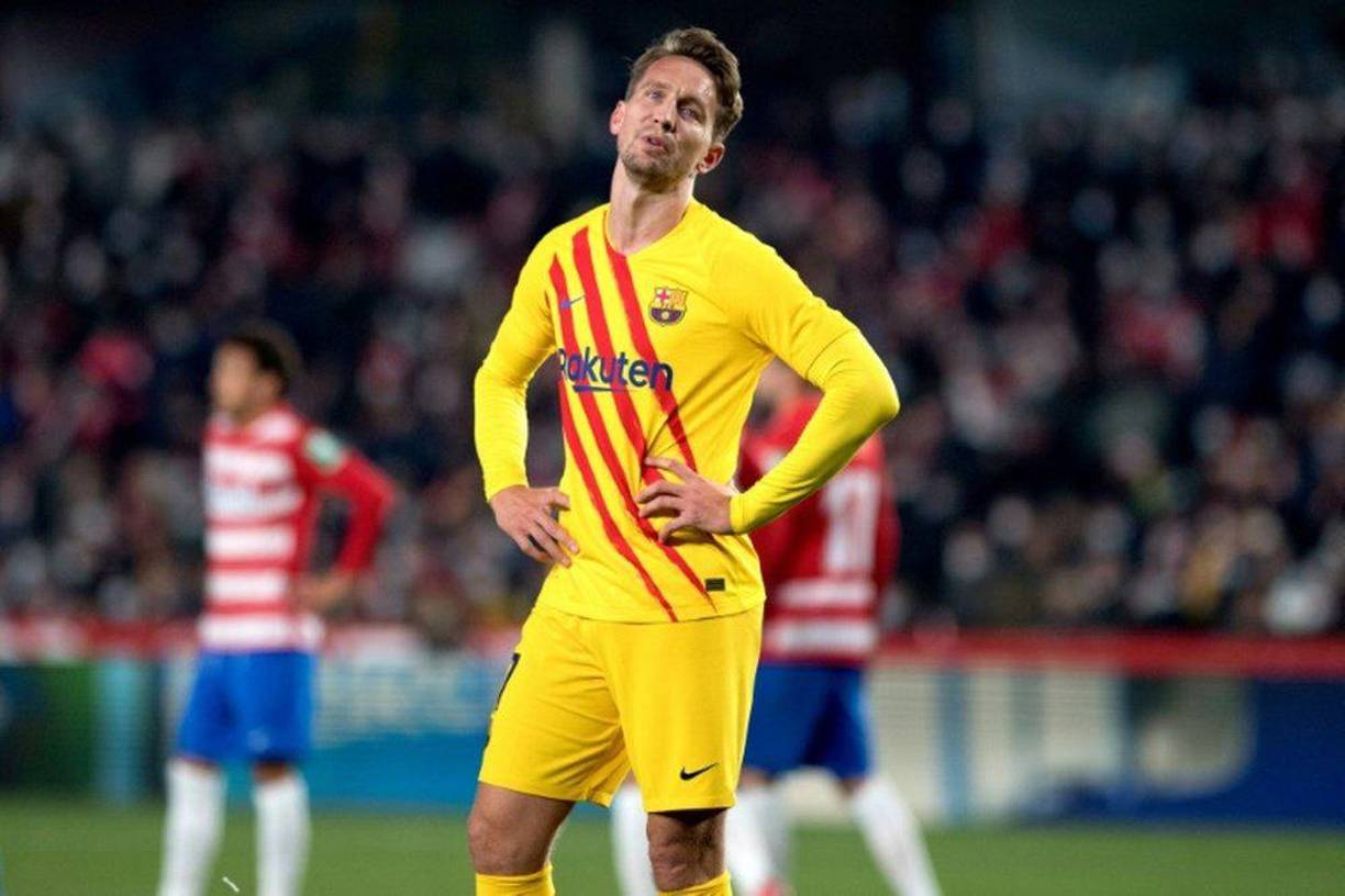 El Barcelona hizo oficial el adiós del atacante Luuk de Jong. El ariete jugará en la próxima campaña en el PSV.