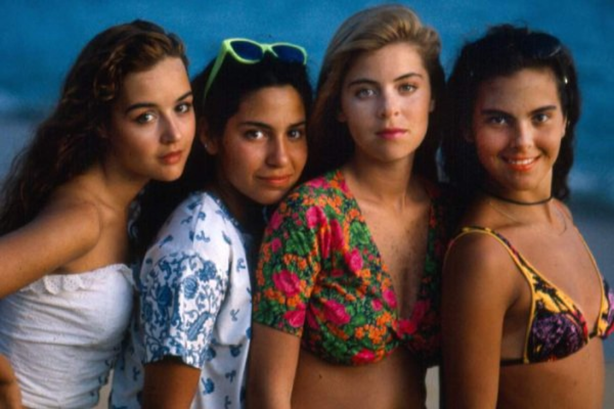 En 1996 participó en el video de Ricky Martin del tema 'Fuego de noche', nieve de día.