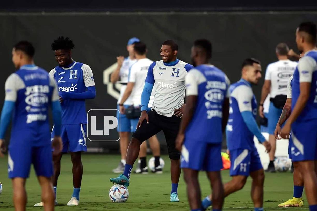 Luis ‘Buba‘ López y Maylor Núñez, sonríen en la práctica de la Bicolor.