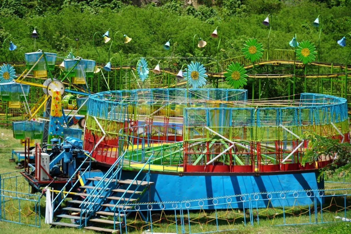 Según relatos de personas que concurrían la feria, la adolescente se subió a la denominada “rueda de Chicago”, sin embargo, cuando el juego arrancó, los seguros del asiento se abrieron, haciendo que cayera desde muy alto, provocando su muerte casi al instante.