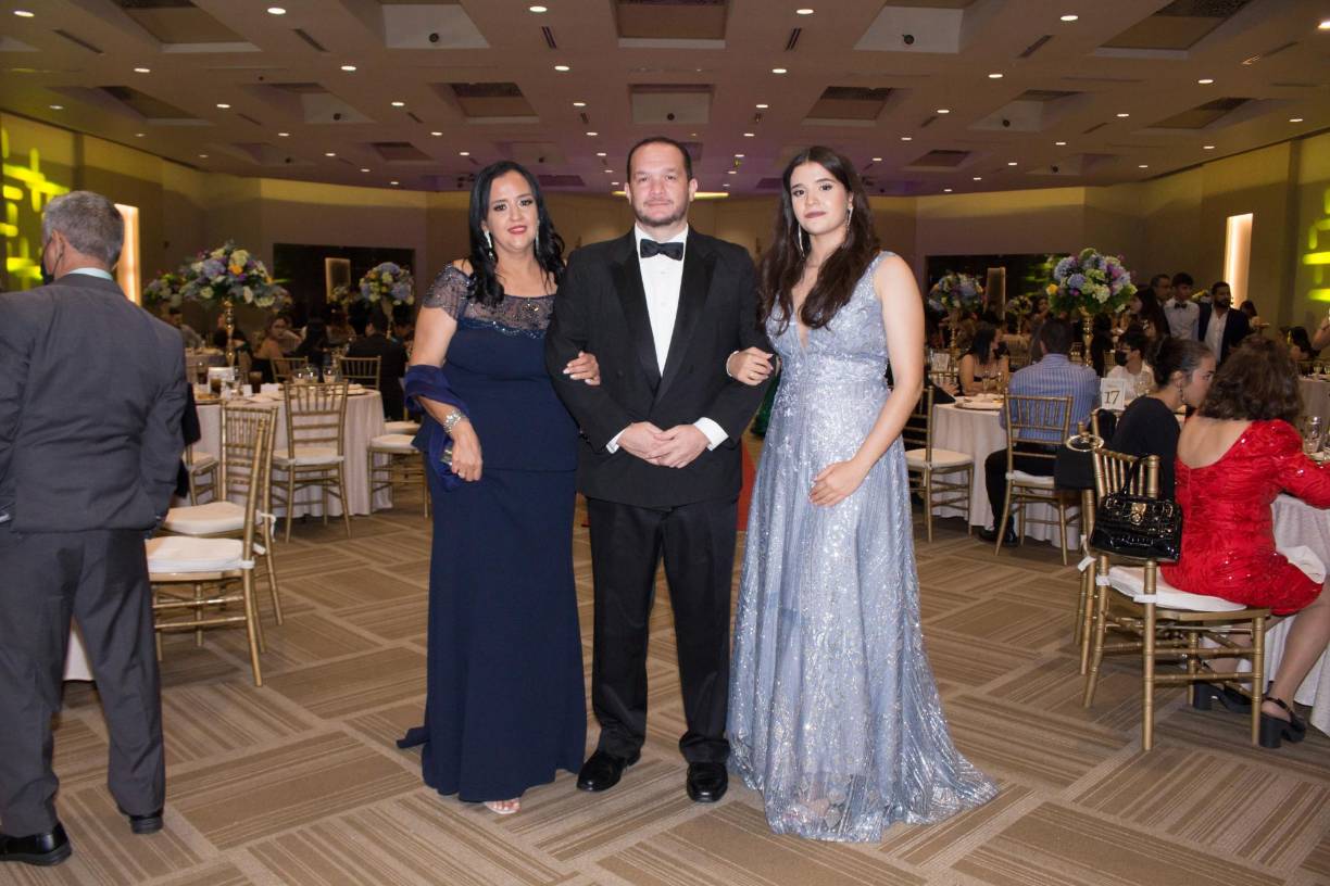 Joyce Carson, Luis Chinchilla y Andrea Chinchilla