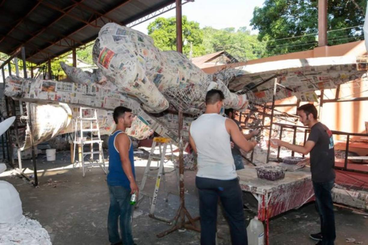 Habrá 15 chimeneas desde 4.5 metros metros de altura como mínimo y un máximo de ocho y representan a diferentes países o culturas en las cuales el pueblo de Trinidad quiere dar ese saludo a las culturas del mundo.