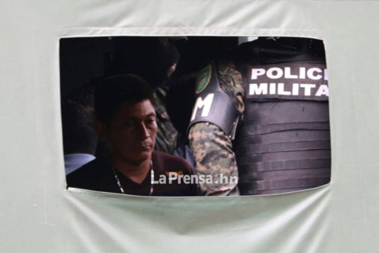 Los reclusos llegan a bordo de convoys de la Policía Miliar con fuertes medidas de seguridad.