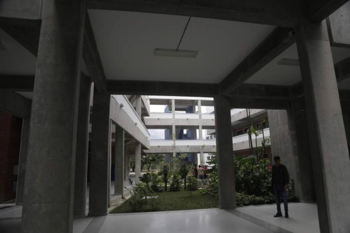 La Unah-VS alberga casi a 20 mil estudiantes en todo el campus universitario y este nuevo edificio engalana las instalaciones.