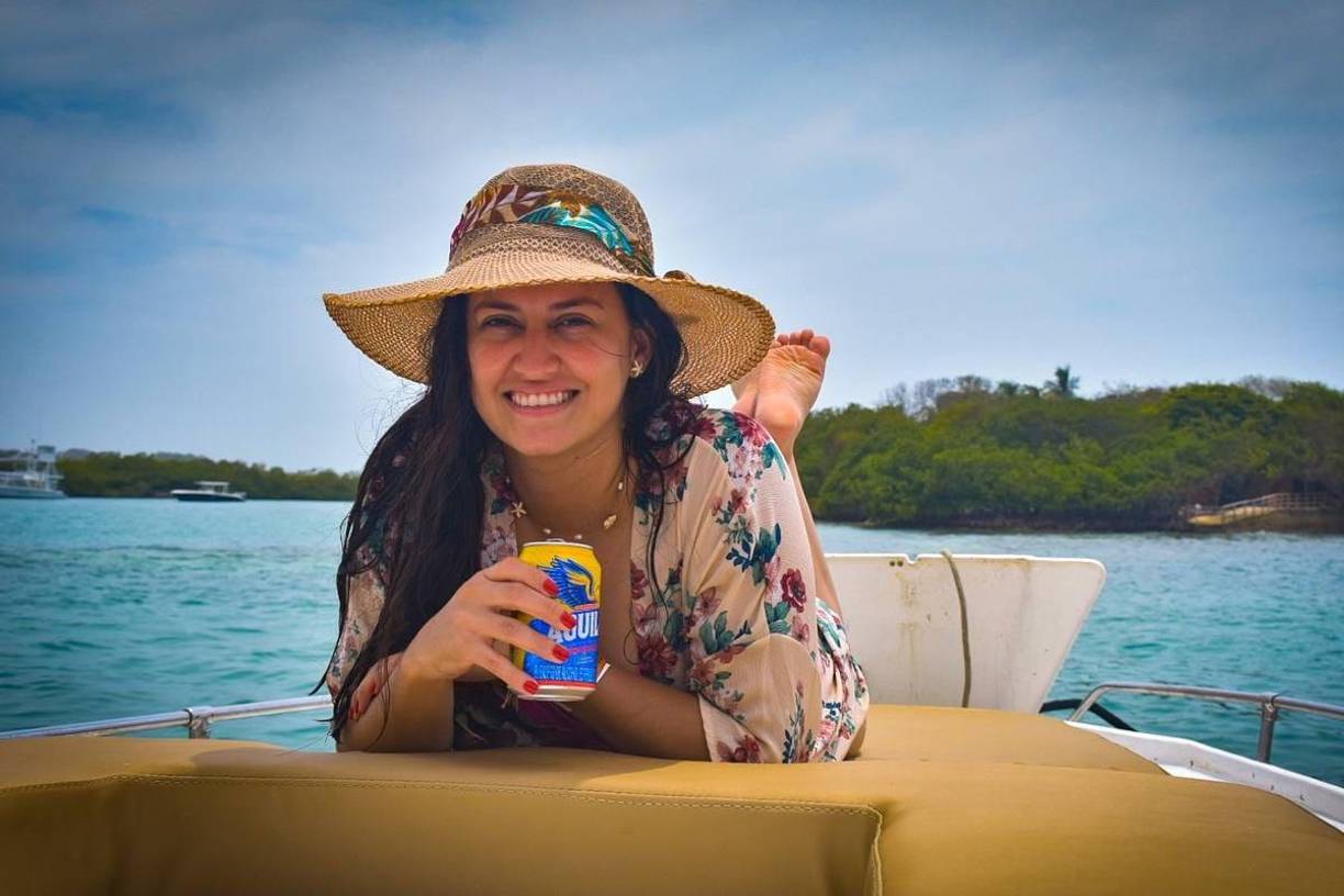 En el lugar del ataque se encontraron 11 vainas de calibre 9 mm, evidenciando la violencia del suceso.