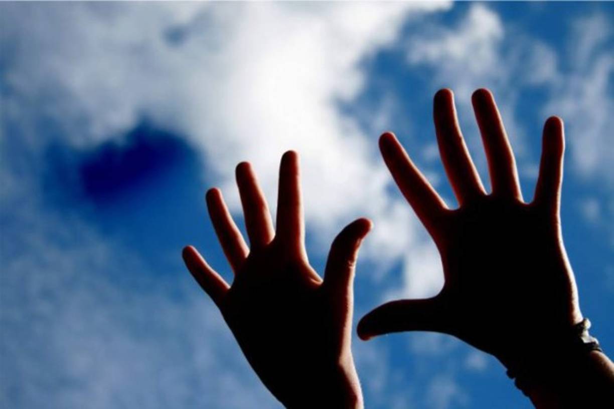 Manos aire. Tienen forma larga y estrecha y la palma de la mano es alargada, sus dedos son delgados y las articulaciones bien marcadas. Su personalidad es agraciada y tienen actitudes elegantes. Son normalmente algo secos.<br/><br/>Normalmente no se toman un tiempo para pensar y actúan de forma rápida. Tienen la facilidad de captar gran cantidad de información.<br/><br/>