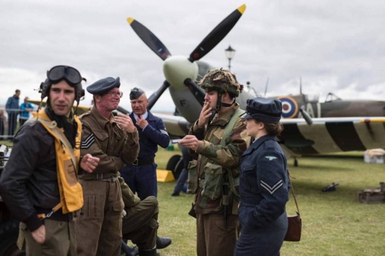 INGLATERRA. Un viaje al pasado. En un festival de dos días, un grupo de actores recreó escenas de la Segunda Guerra Mundial. Foto: AFP/Oli Scarff