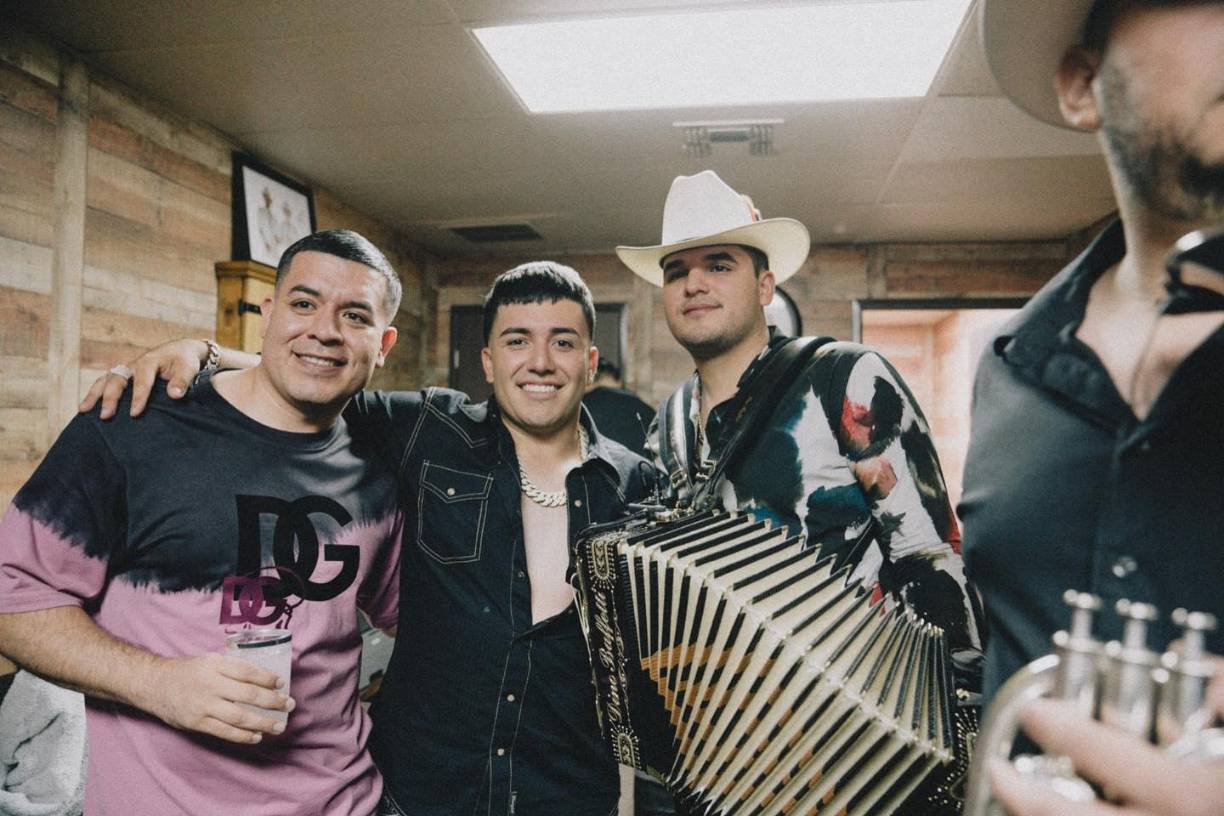 Los integrantes de Eslabón Armado confiesan que a pesar de ser estadounidenses su corazón es netamente mexicano y actualmente tienen sus sueños puestos en España. Los cuatro reconocieron que lo más “emocionante” en su futuro inmediato es su primer viaje a ese país en noviembre.”Nunca hemos estado allí y tenemos planes de hacer turismo”, compartió Brian Tovar, el hermano menor de Pedro.