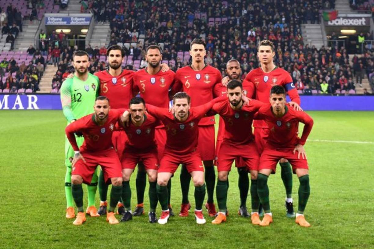 Portugal: 'Los Lusos' - Sus apodos son Lusos, Lusitanos o Selecção das Quinas. La selección está dirigida por la Federación Portuguesa de Fútbol, afiliada la UEFA y a la FIFA.