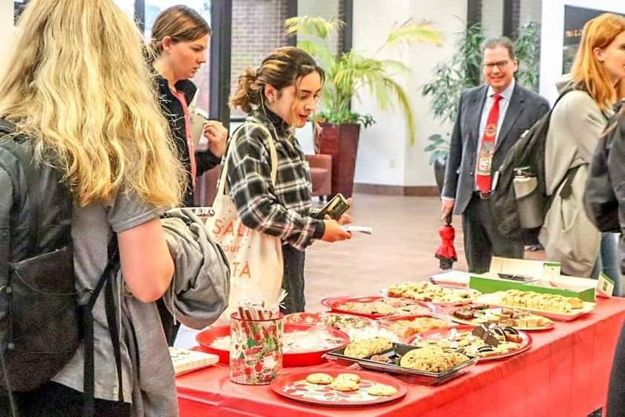 Cuando Michell cursaba su último año de secundaria, el equipo del programa Education USA visitó su colegio para conversar con los padres y madres de familia acerca de las oportunidades de estudio que había en Estados Unidos. 