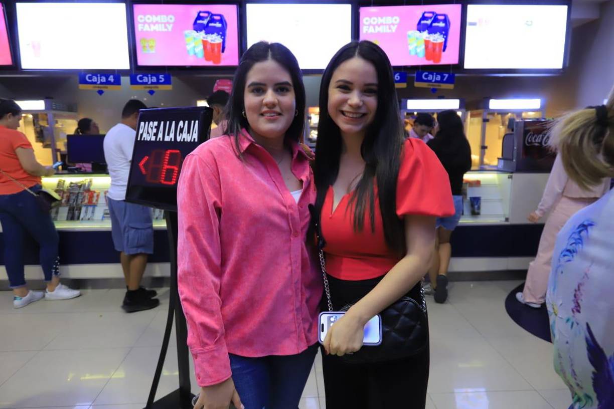 Cientos de sampedranos abarotaron este jueves los cines con el estreno de la película “Barbie”.