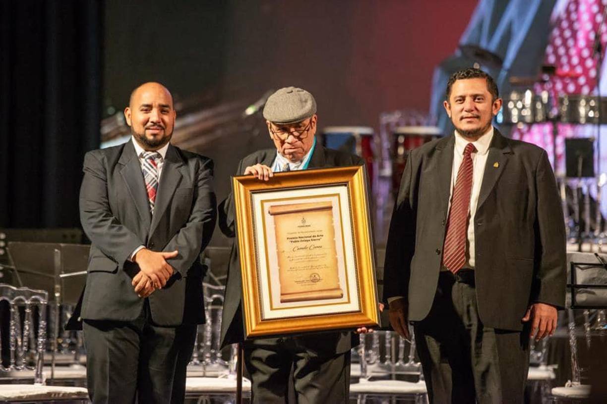 Uno de los galardonados fue el músico Camilo Corea, un reconocido músico con carrera internacional al ser compositor, pianista, arreglista y director artístico de orquesta. 