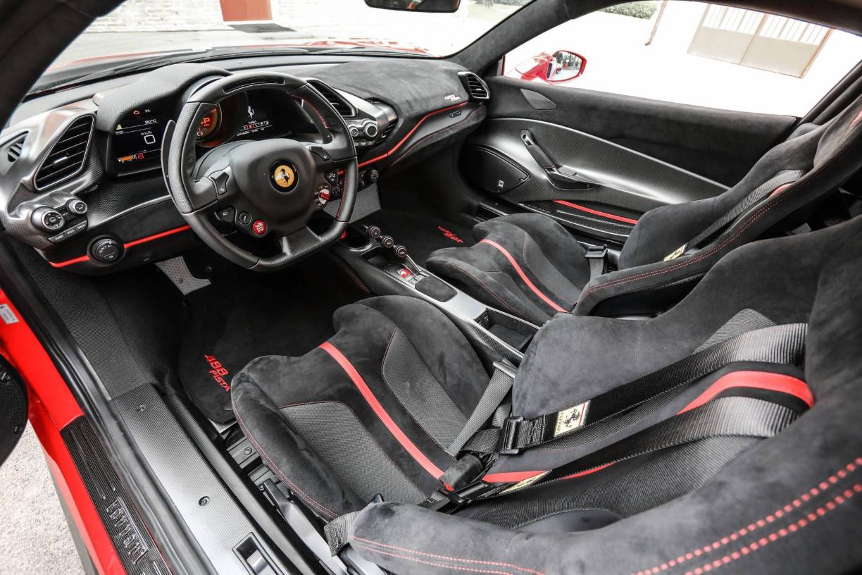 El objetivo del desarrollo dinámico del Ferrari 488 Pista era producir un automóvil que ofreciera un rendimiento mecánico espectacular en términos de tiempos de vuelta y arranques parados.
