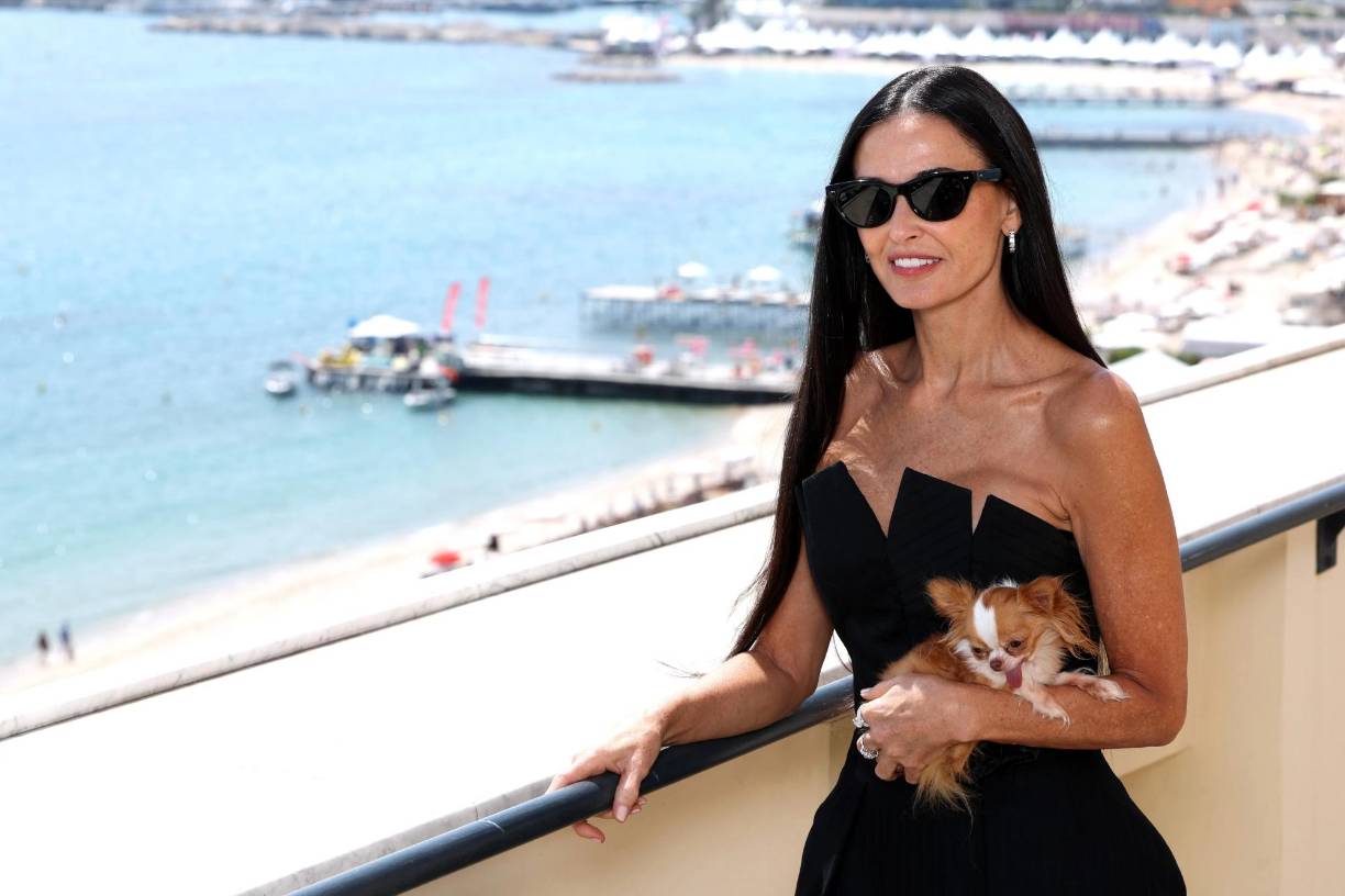 Ese mismo día, Demi Moore cenó con Klum, Joe y Kevin. Cabe destacar que su presunto interés amoroso es amigo cercano de Brad Goreski, estilista de la actriz, y de su mánager, Jason Weinberg.