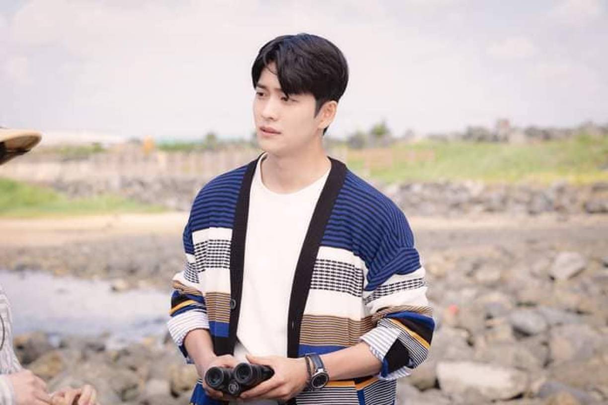 Además, es apasionado a los deportes. Su físico luce muy bien gracias a su constante actividad y discplina atlética.